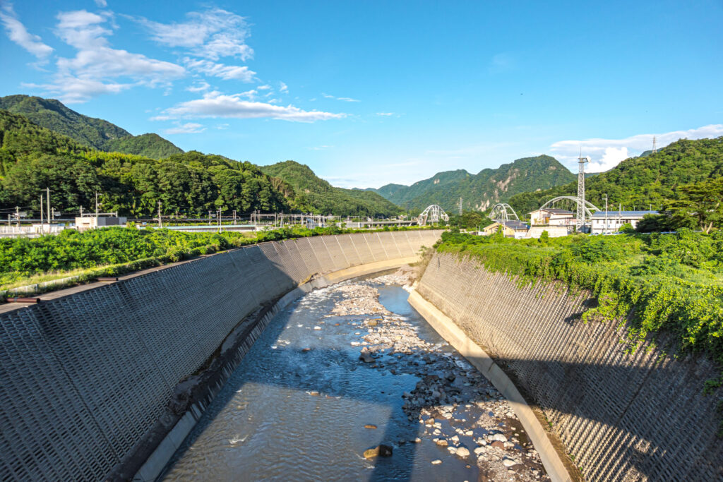 鶴見川左岸護岸補強工事